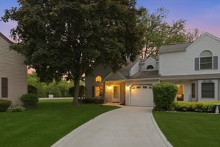 2456 Bridgewater Drive, Woodstock, IL 60098