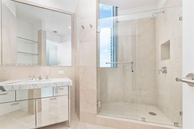 17475 Collins Ave 2003, Sunny Isles Beach, FL 33160