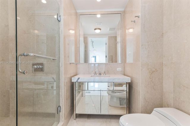 17475 Collins Ave 2003, Sunny Isles Beach, FL 33160