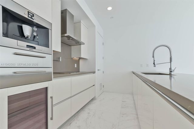 17475 Collins Ave 2003, Sunny Isles Beach, FL 33160