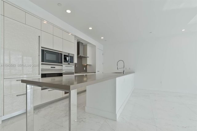 17475 Collins Ave 2003, Sunny Isles Beach, FL 33160