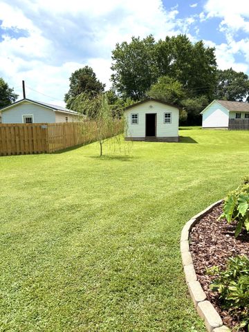 806 Sharon Cir, Lawrenceburg, TN 38464