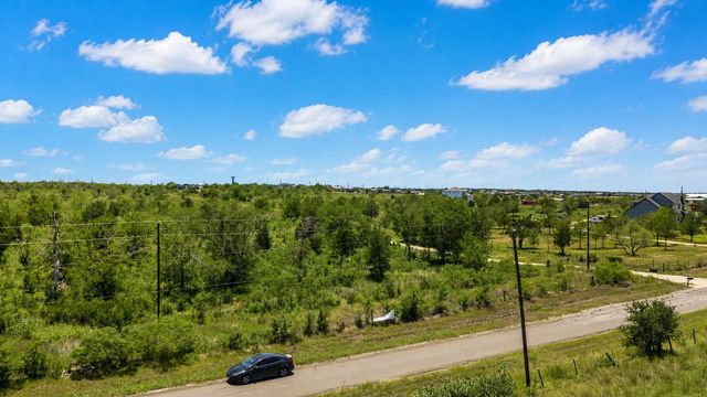 2500 NE County Road 466 DR, Elgin, TX 78621