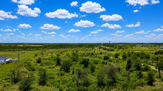 2500 NE County Road 466 DR, Elgin, TX 78621