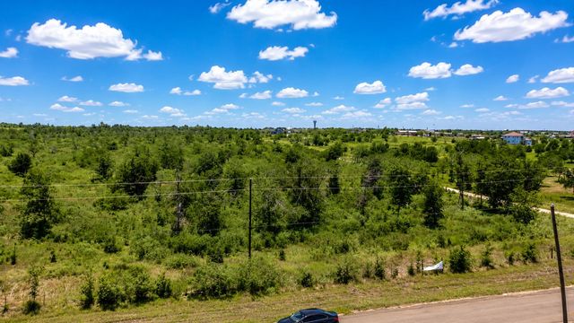 2500 NE County Road 466 DR, Elgin, TX 78621