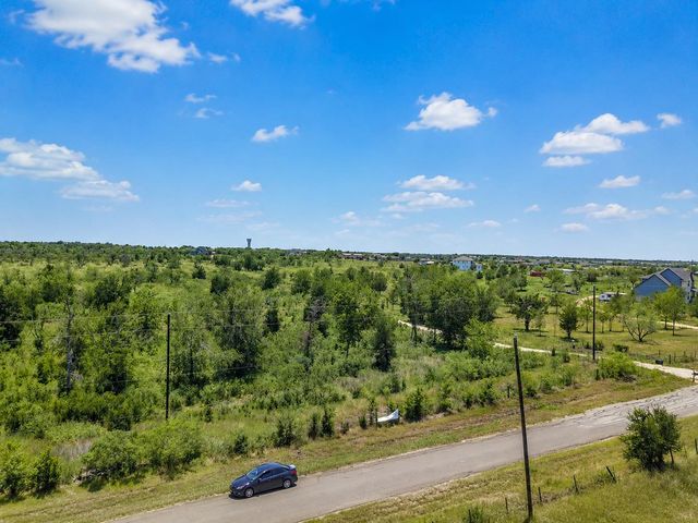 2500 NE County Road 466 DR, Elgin, TX 78621