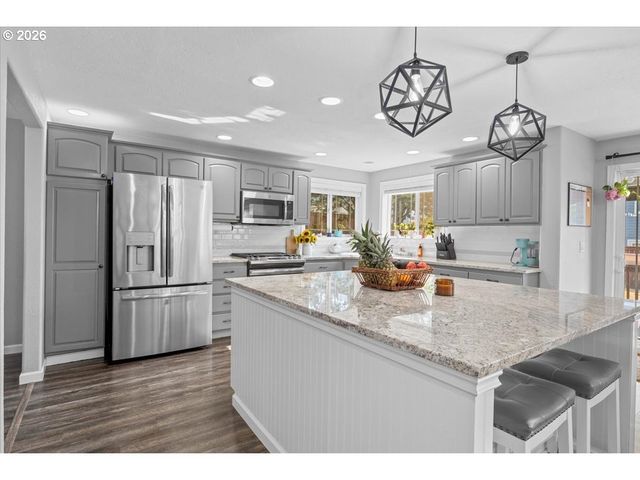 1200 Nw THORN Dr, Albany, OR 97321