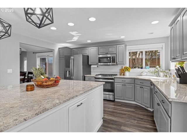 1200 Nw THORN Dr, Albany, OR 97321