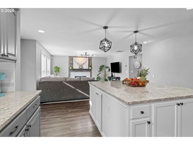 1200 Nw THORN Dr, Albany, OR 97321