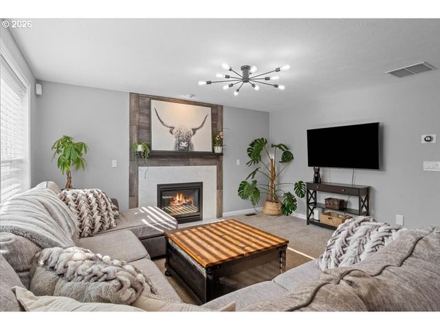 1200 Nw THORN Dr, Albany, OR 97321