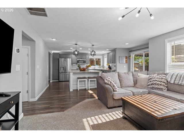 1200 Nw THORN Dr, Albany, OR 97321