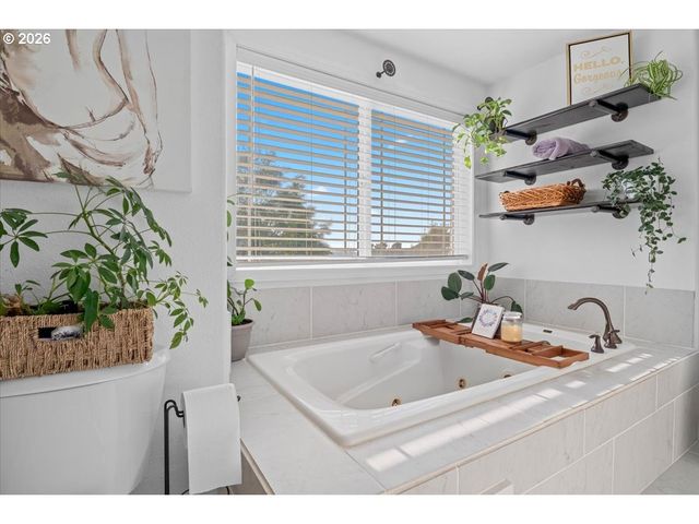 1200 Nw THORN Dr, Albany, OR 97321