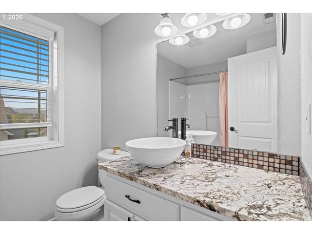 1200 Nw THORN Dr, Albany, OR 97321