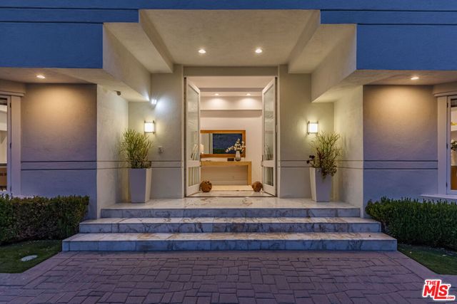 1166 San Ysidro Drive, Beverly Hills, CA 90210