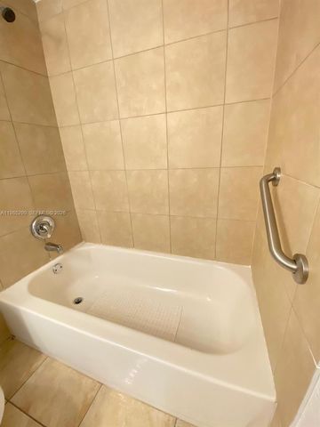 8290 Lake Dr 449, Doral, FL 33166