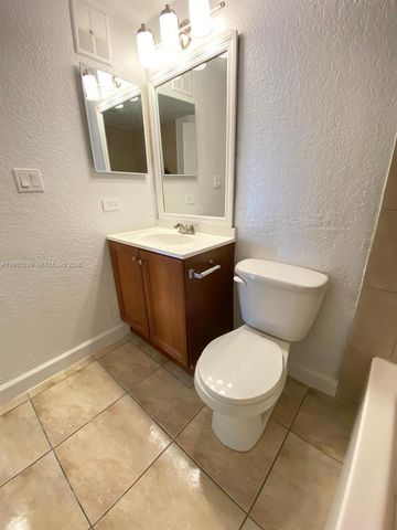 8290 Lake Dr 449, Doral, FL 33166