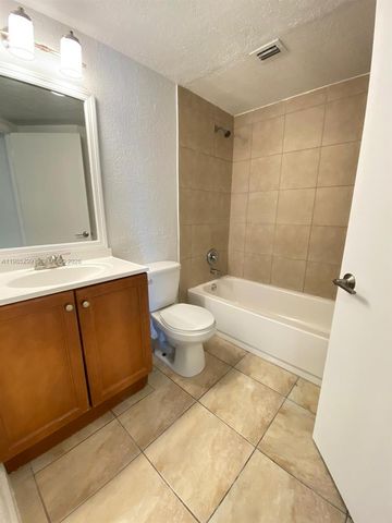 8290 Lake Dr 449, Doral, FL 33166