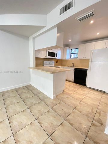 8290 Lake Dr 449, Doral, FL 33166