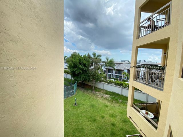 8290 Lake Dr 449, Doral, FL 33166