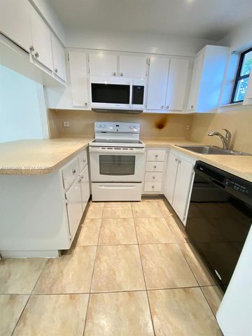 8290 Lake Dr 449, Doral, FL 33166