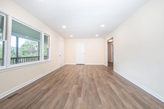 14 CIDER CT, Linden, VA 22642