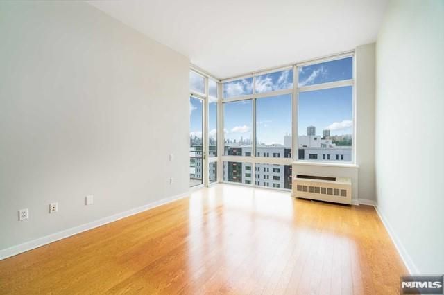 1807 Hudson Park, Edgewater, NJ 07020