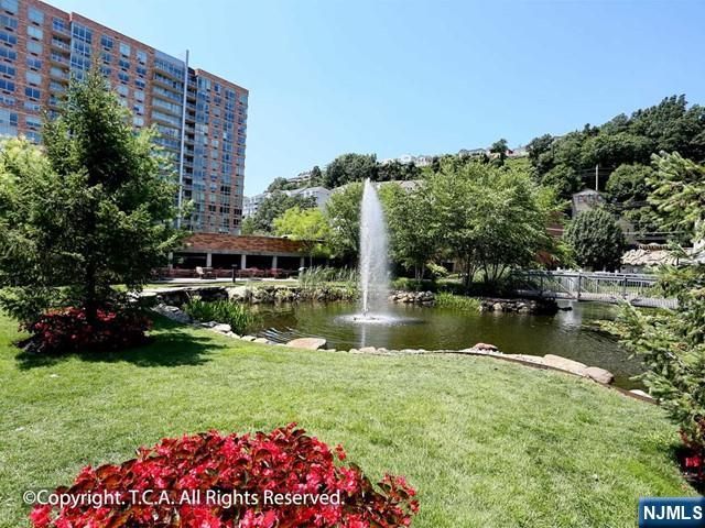 1807 Hudson Park, Edgewater, NJ 07020