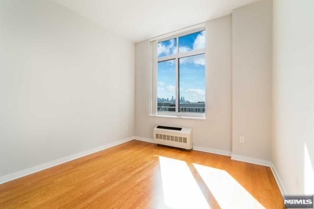 1807 Hudson Park, Edgewater, NJ 07020