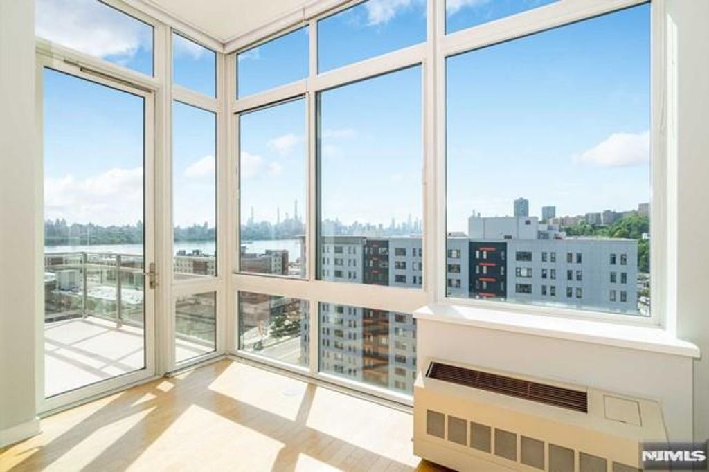 1807 Hudson Park, Edgewater, NJ 07020
