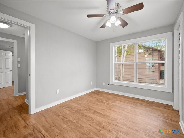 107 Mulberry Street, Hallettsville, TX 77964