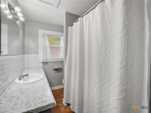 107 Mulberry Street, Hallettsville, TX 77964