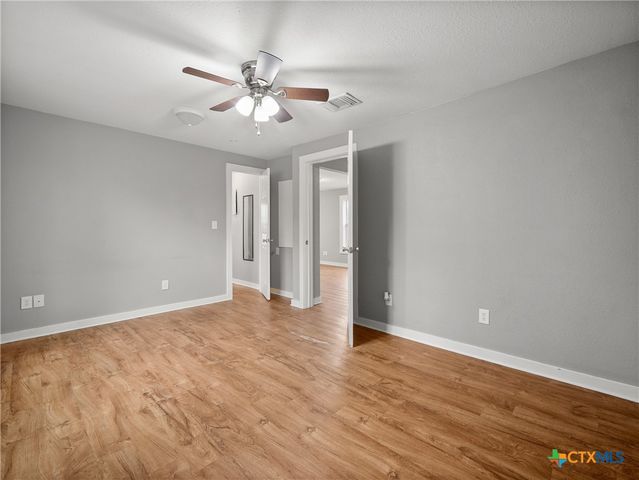 107 Mulberry Street, Hallettsville, TX 77964