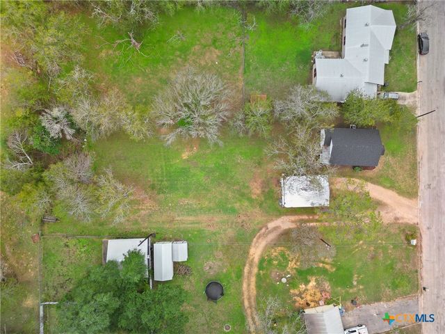 107 Mulberry Street, Hallettsville, TX 77964