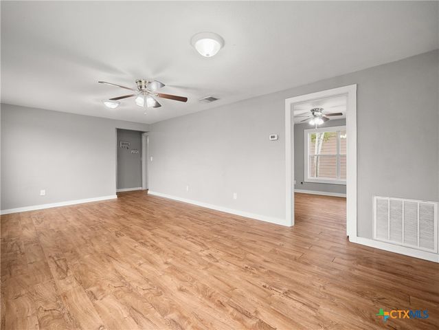 107 Mulberry Street, Hallettsville, TX 77964