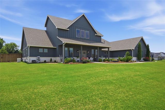 9921 Oakwood Drive, Edmond, OK 73025