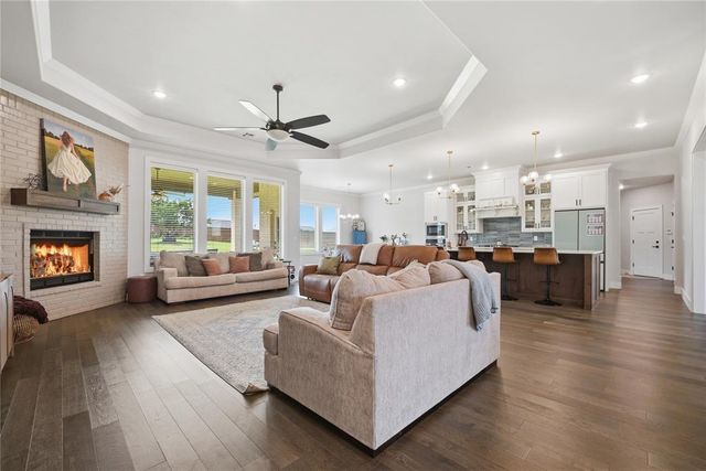 9921 Oakwood Drive, Edmond, OK 73025