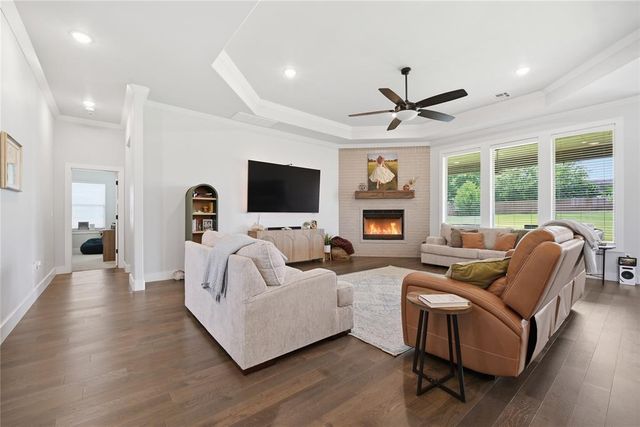 9921 Oakwood Drive, Edmond, OK 73025
