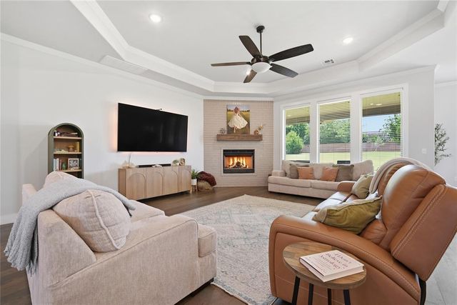 9921 Oakwood Drive, Edmond, OK 73025