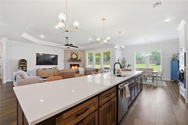 9921 Oakwood Drive, Edmond, OK 73025