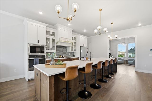 9921 Oakwood Drive, Edmond, OK 73025