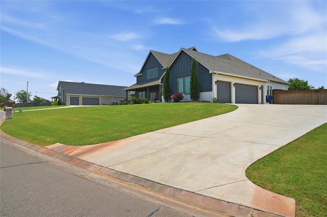 9921 Oakwood Drive, Edmond, OK 73025