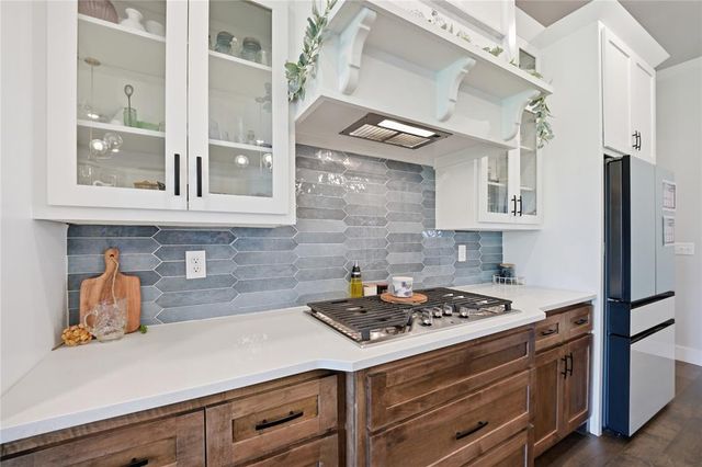 9921 Oakwood Drive, Edmond, OK 73025