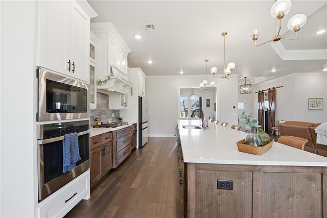 9921 Oakwood Drive, Edmond, OK 73025