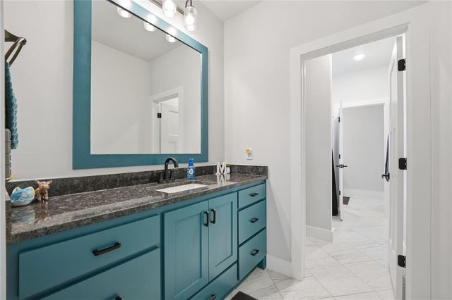 9921 Oakwood Drive, Edmond, OK 73025