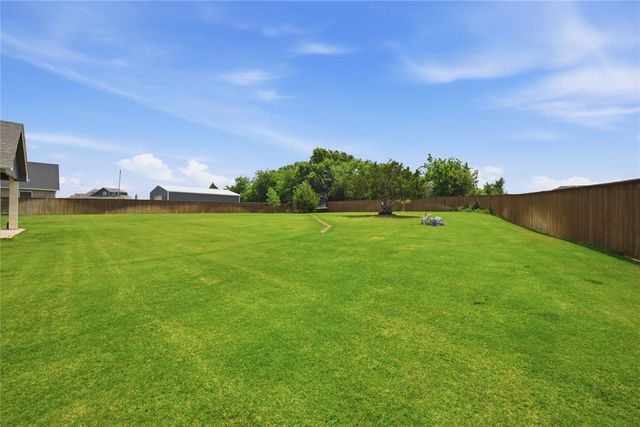 9921 Oakwood Drive, Edmond, OK 73025