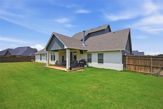 9921 Oakwood Drive, Edmond, OK 73025