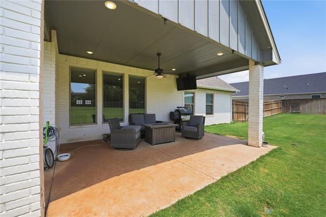 9921 Oakwood Drive, Edmond, OK 73025