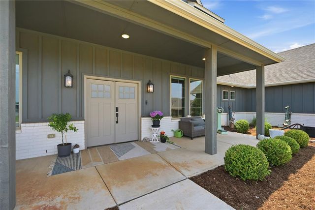 9921 Oakwood Drive, Edmond, OK 73025