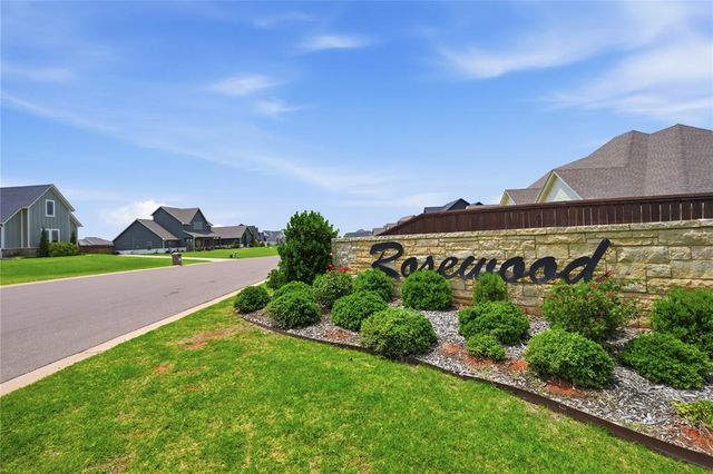 9921 Oakwood Drive, Edmond, OK 73025