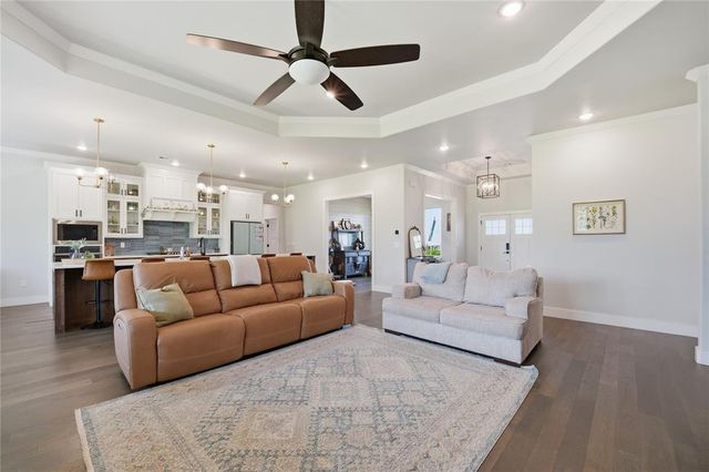 9921 Oakwood Drive, Edmond, OK 73025
